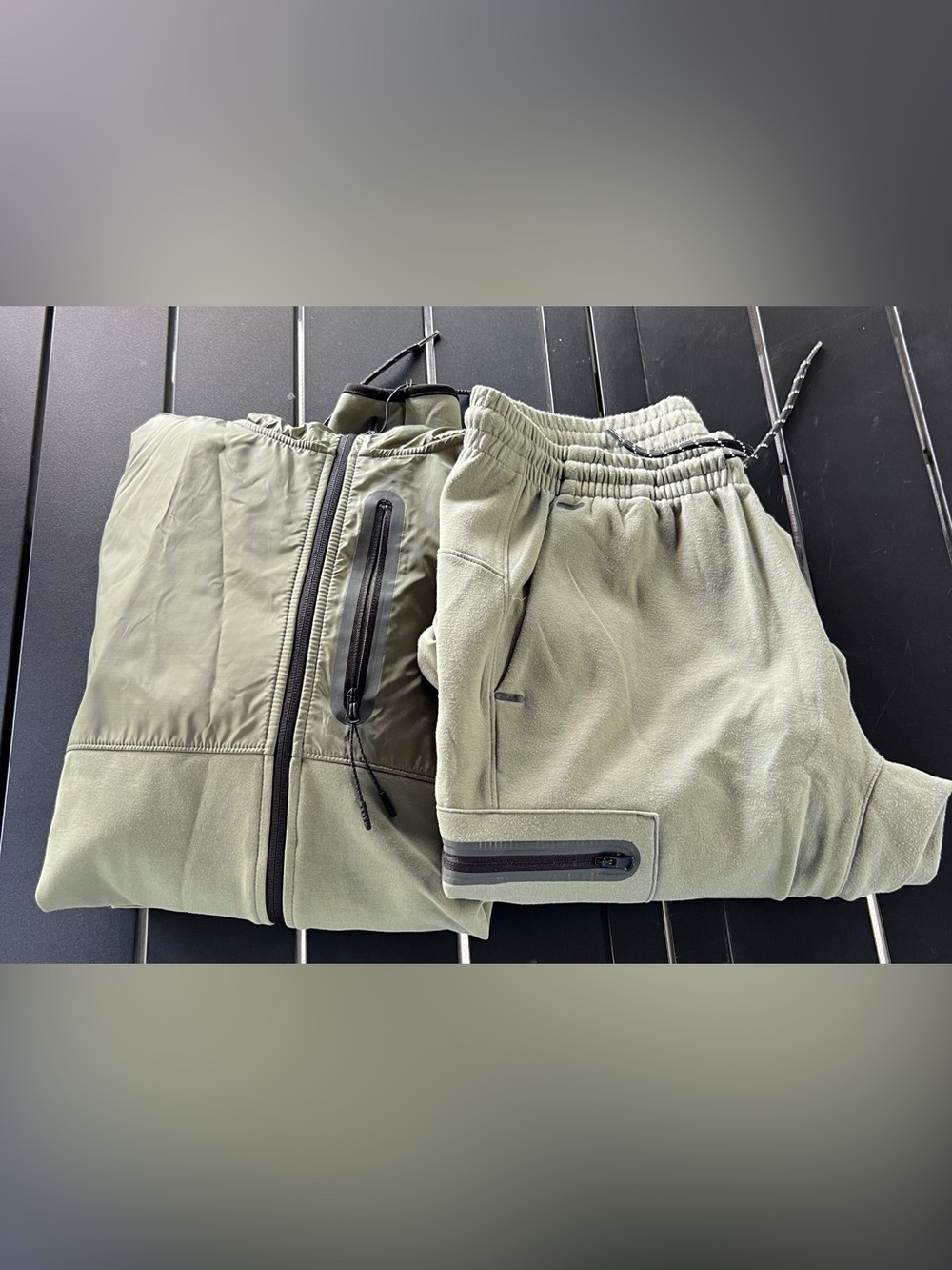 Old Navy Men’s Olive Green Fleece zip-up hoodie and sweatpants, size Medium.